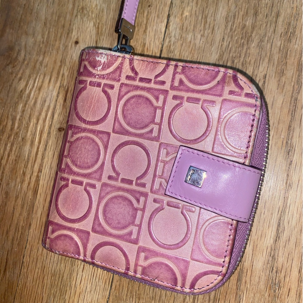 Authentic Salvatore Ferragamo Wallet *flaws/as-is*